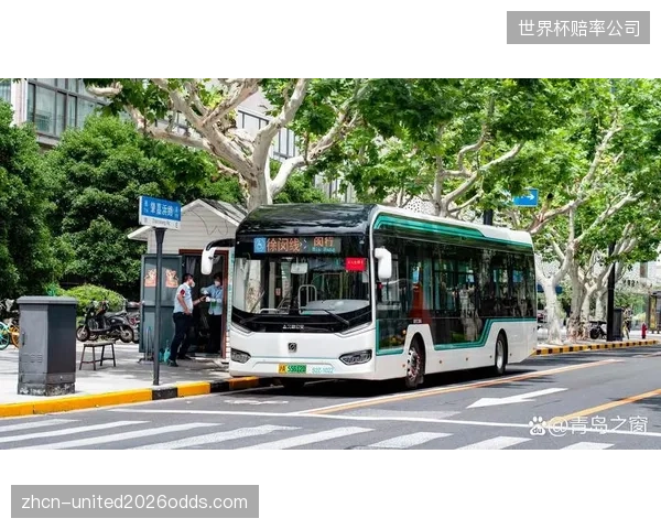 公共交通的严重缺位，是否是扼杀非驾车客群消费热情，导致体育小镇周末拥堵、平日空城的元凶？